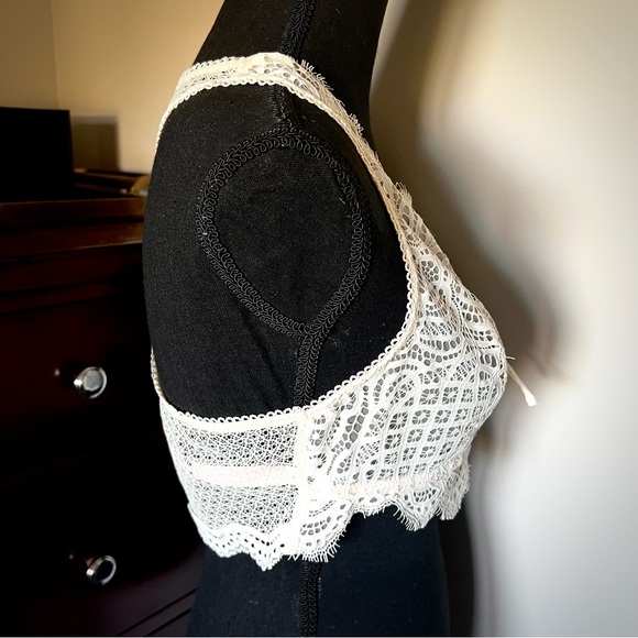 • Victoria’s Secret Ivory Lace Bohemian Bandeau Bra w/ Bow & Corset Lacing • - Picture 5 of 16